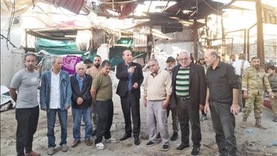 وفد قيادي من الجبهة الديمقراطية يجول في مخيم عين الحلوة ويقدّم التعازي لعائلات شهداء المجزرة