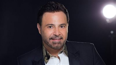 يمتلك مزرعة خيول وحدائق واسعة.. عاصي الحلاني ينشر صورة لقصره الفخم في الحلانية