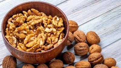 من حماية القلب إلى محاربة الأورام.. هذا ما يفعله الجوز بصحتك
