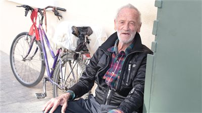 ابو رامي حدرج ... ابن الثمانين عاماً لا يفارق دراجته الهوائية: قد أصل الى الـ 100 