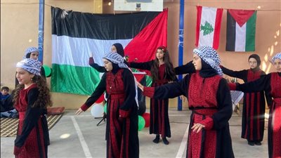 نساء جمعية الجليل يحيين يوم التضامن بفعالية فنية في مخيم الرشيدية