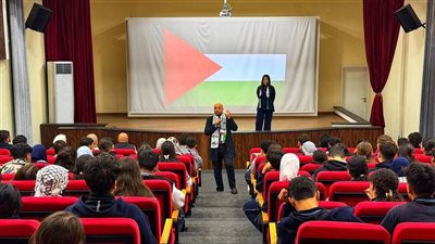 طلاب ثانوية الحاج بهاء الدين الحريري يرفعون صوت التضامن مع فلسطين