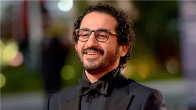 أصيب قبل سنوات بورم سرطاني في الظهر.. أحمد حلمي يُقلق الجمهور على صحته (صورة)