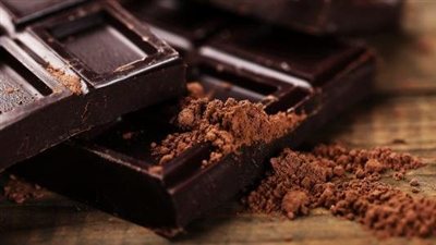 عنصر يبطئ الشيخوخة في الشوكولا الداكنة.. ما هو؟