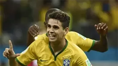 عن عمر 34 عاماً.. نجم منتخب البرازيل يعتزل كرة القدم بسبب مشكلات في القلب
