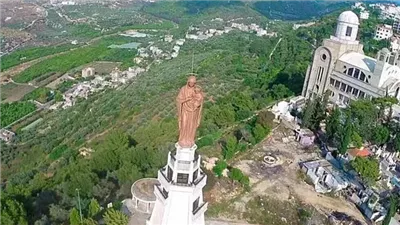 عبير نعمة وملحم زين يضيئان ميلاد مغدوشة