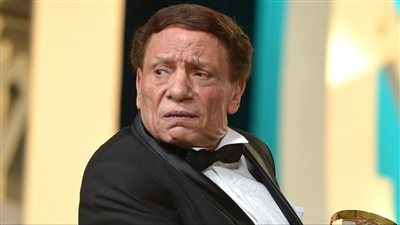 غاب عن جنازة شقيقته.. جدلٌ في مصر بشأن حقيقة الوضع الصحي لعادل إمام