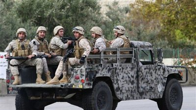 الجيش اللبناني ينفذ حملة مداهمات لمخيمات النازحين السوريين