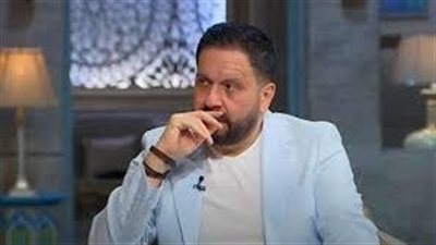 بعد إصابته بمرض السرطان.. فنان شهير يُقلق الجمهور بعد ظهوره على كرسي متحرك (صورة)