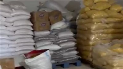 ضبط كميات ضخمة من الأغذية المنتهية الصلاحية
