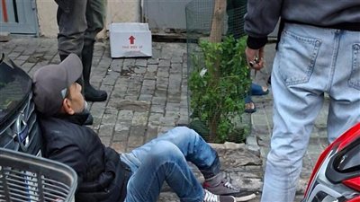 أطلقَ النار على أحد الأشخاص.. سرقَ سيّارةً وفرّ!