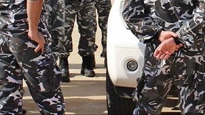 بالجرم المشهود: القبض على مروّج مخدّرات.. إليكم ما عُثر عليه بحوزته