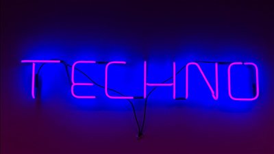 Tecno تروج لهاتفها الجديد