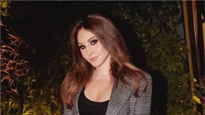 تعثرت على المسرح.. شاهدوا ماذا حصل مع إليسا في حفلها في أبو ظبي (فيديو)