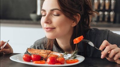 كيف يمكن للروائح أن تخدع الدماغ وتساعد النساء على التحكم بالشهية؟