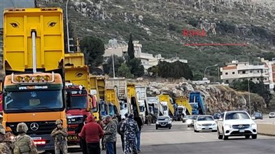 تجمع لأصحاب الشاحنات على أوتستراد الجيّة