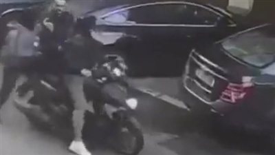 بالفيديو: في وضح النهار.. عمليّة سلب بقوّة السلاح!