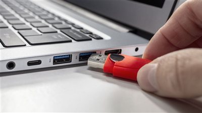 وحدات الفلاش USB ليست حلًا للنسخ الاحتياطي للملفات.. وهذه البدائل الأكثر أمانا