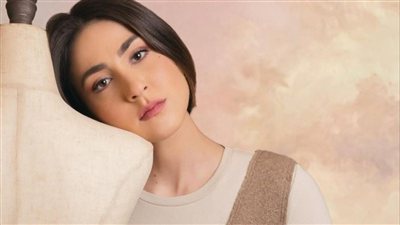 ماريلين نعمان تتألق بإطلالة شتوية بيضاء على الثلوج