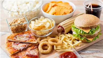 الوجبات السريعة… سعادة لحظية وخطر طويل الأمد على صحتك