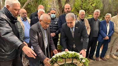 السفير الاسعد يضع إكليلاً من الزهور على ضريح الشهيد مصطفى سعد