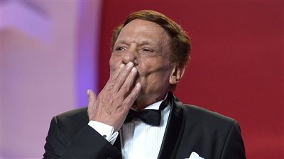 أنباء عن نقل عادل إمام إلى المستشفى نتيجة تعرّضه لأزمة صحية مُفاجئة!؟