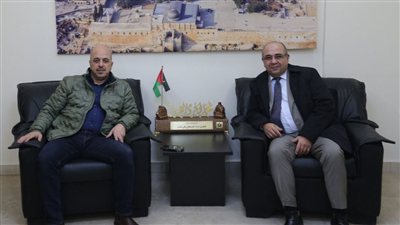 اللواء خليل يزور القنصل العمري مهنئاً