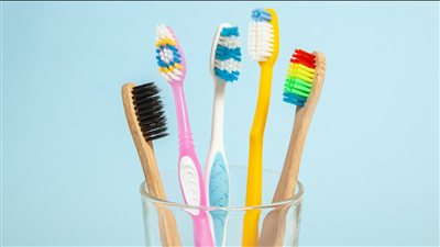 لحماية الفم من البكتيريا.. كم مرة يجب تغيير فرشاة الأسنان؟