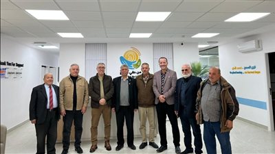 وفد نقابات عمال فلسطين يزور مستشفى الهمشري