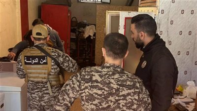بالصّورة: تشميع مؤسّسة يملكها 
