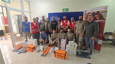 تسليم مستلزمات اسعافية لفرق المستجيب الاول العاملة ضمن وحدة ادارة الكوارث في اتحاد بلديات قضاء صور.