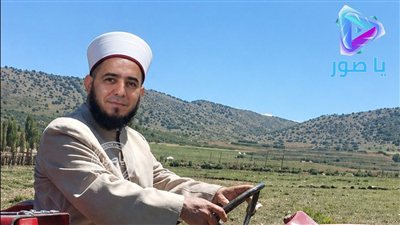 المفتي وفيق حجازي يحرث أراضي الأوقاف في راشيا تمهيداً لزراعتها بالحمص تأكيداً للتمسك بالأرض وخدمة الوقف