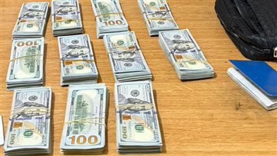 نسيَ حقيبة فيها 110 آلاف $ على سقف سيارته... هذا ما حصل في ساحل علما!