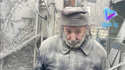 في حاروف.. خرج من تحت الركام سالماً