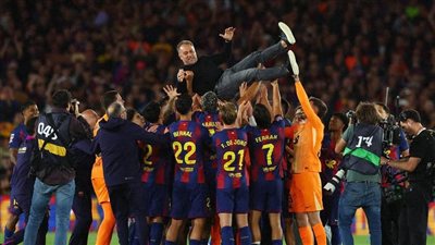 برشلونة يهزم ريال مدريد ويفوز بالدوري الإسباني