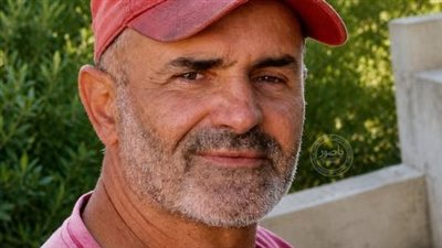 ارتقـاء المزارع أحمد طهماز في الدوير وهو يسعى لإعالة عائلته