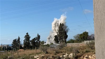 غارة تستهدف المبنى المهدد في منطقة الرمالي - برج الشمالي