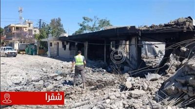 غـارة دمّـرت مستوصف السـيّد محسن الأمين في بلدة شقرا الجنوبيّة