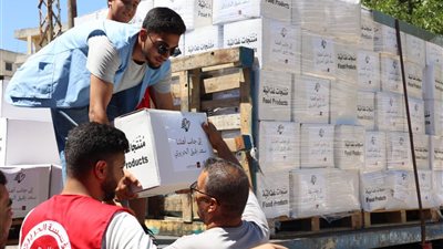 مؤسسة الحريري تواصل توزيع المساعدات المقدمة  من الرئيس سعد الحريري لأهلنا النازحين