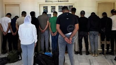 توقيف لبناني حاول صدم سيارة لقوى الامن الداخلي وضبط 13 سورياً وسورية على متن سيارته رباعية الدفع ؟