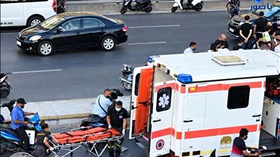 طفل في منتصف الاوتستراد .... وسيارة تصدمه وتقتله !